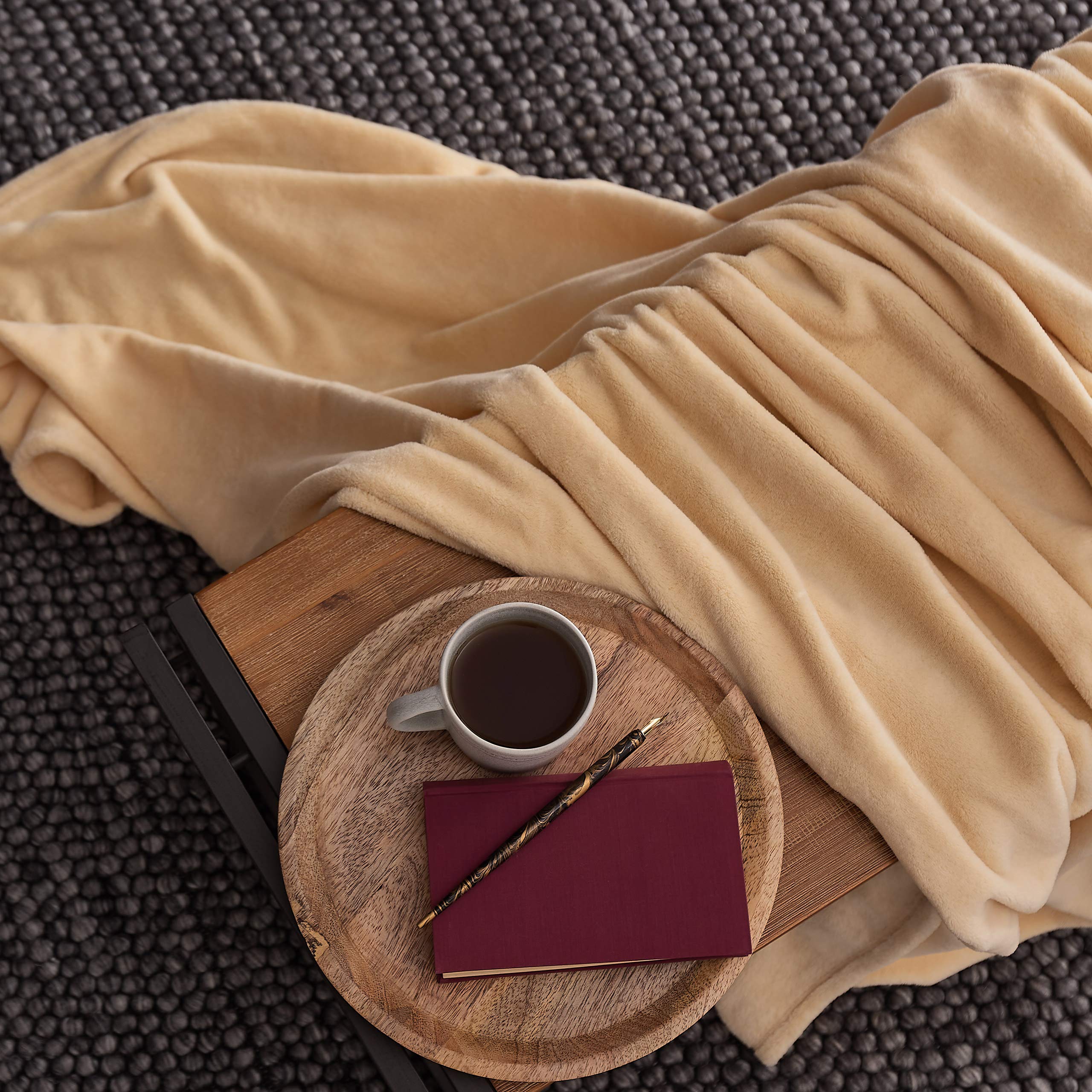 Kuscheldecke - 150x200 cm - Sofadecke & Tagesdecke - Beige