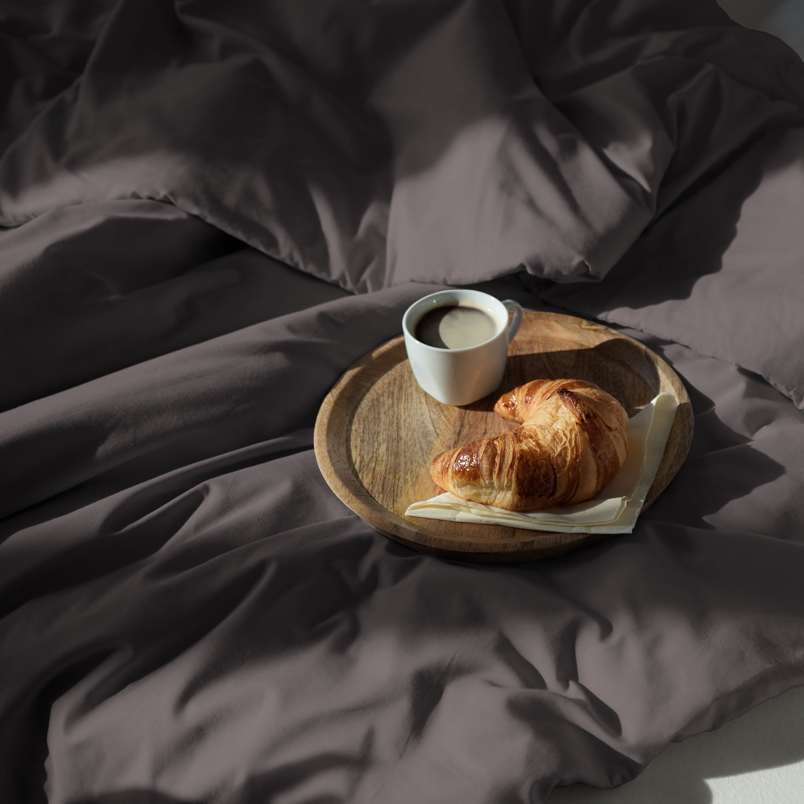 Premium Bettwäsche Everyday - Ganzjahres Bettbezug 155x200 cm & Kissenbezug 80x80 cm in Anthrazit, weiche Polycotton-Qualität.