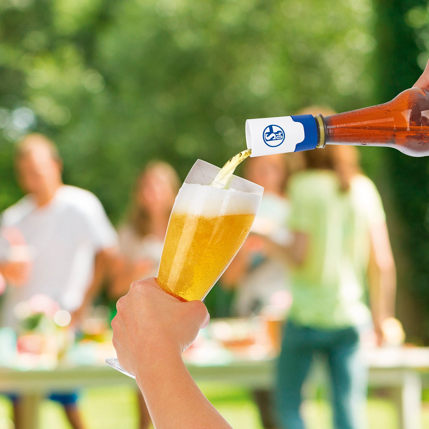 Bier-Aufbereiter im FC Schalke 04-Design 3er-Set, Flaschenaufsatz für frisches, mildes Bier und Schutz vor Insekten.