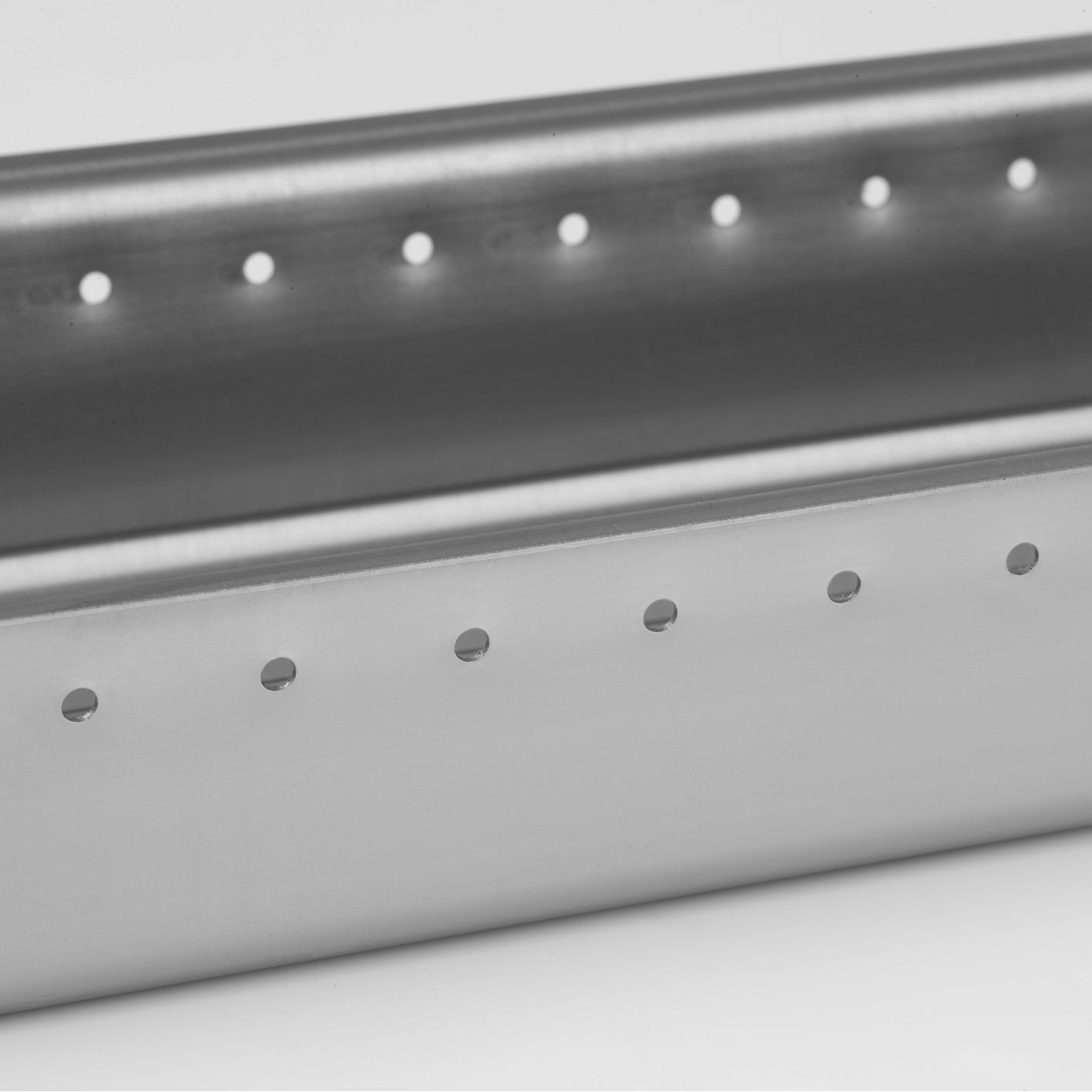 Kohleschale (37,5 cm) für Triton von LANDMANN aus stabilem Edelstahl mit Lüftungslöchern für optimale Luftzirkulation.