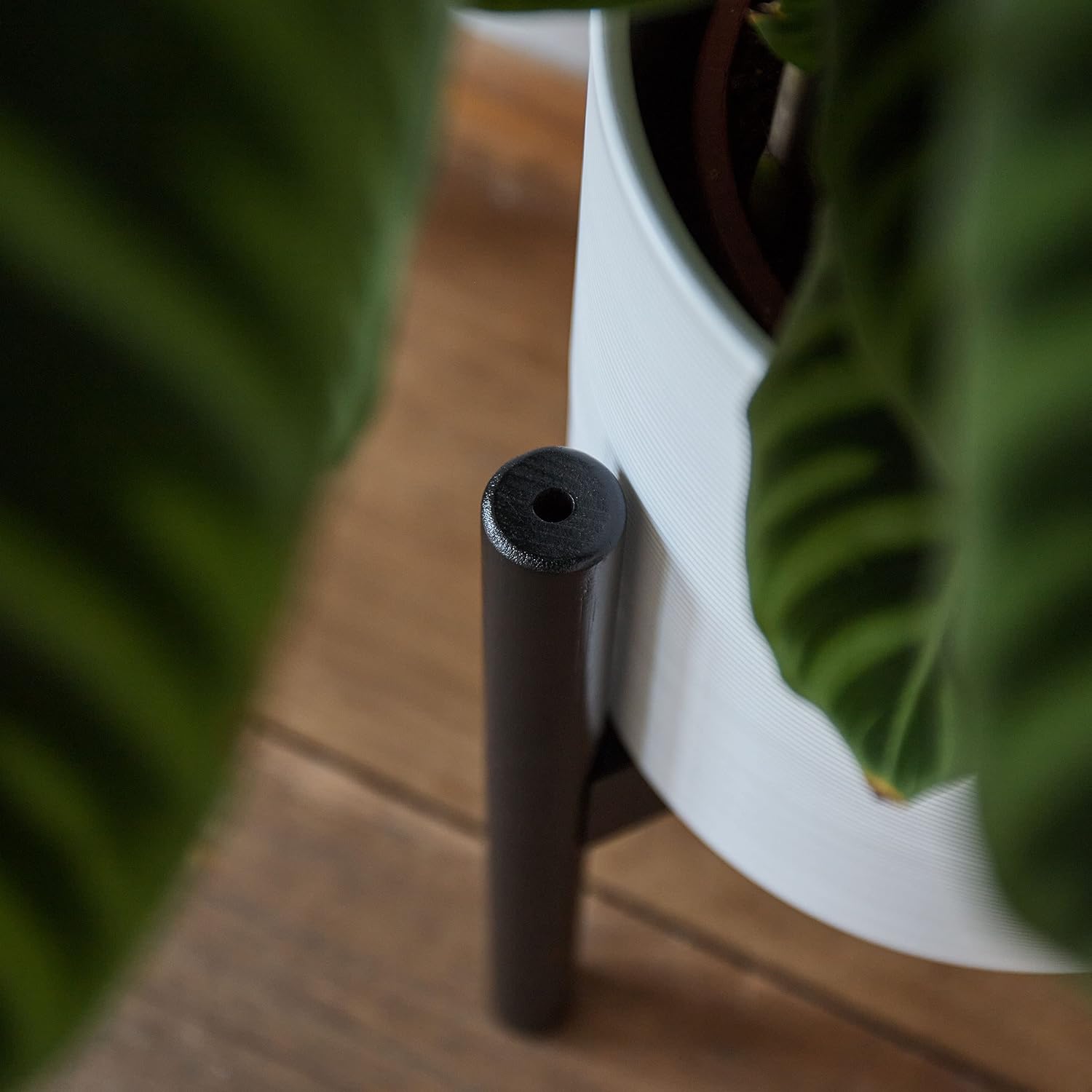 Blumenständer aus Bambus - 30 x 30 x 35,5 cm - 3er-Set mit verstellbarer Breite und natürlichem Bambus-Design für drinnen und draußen.