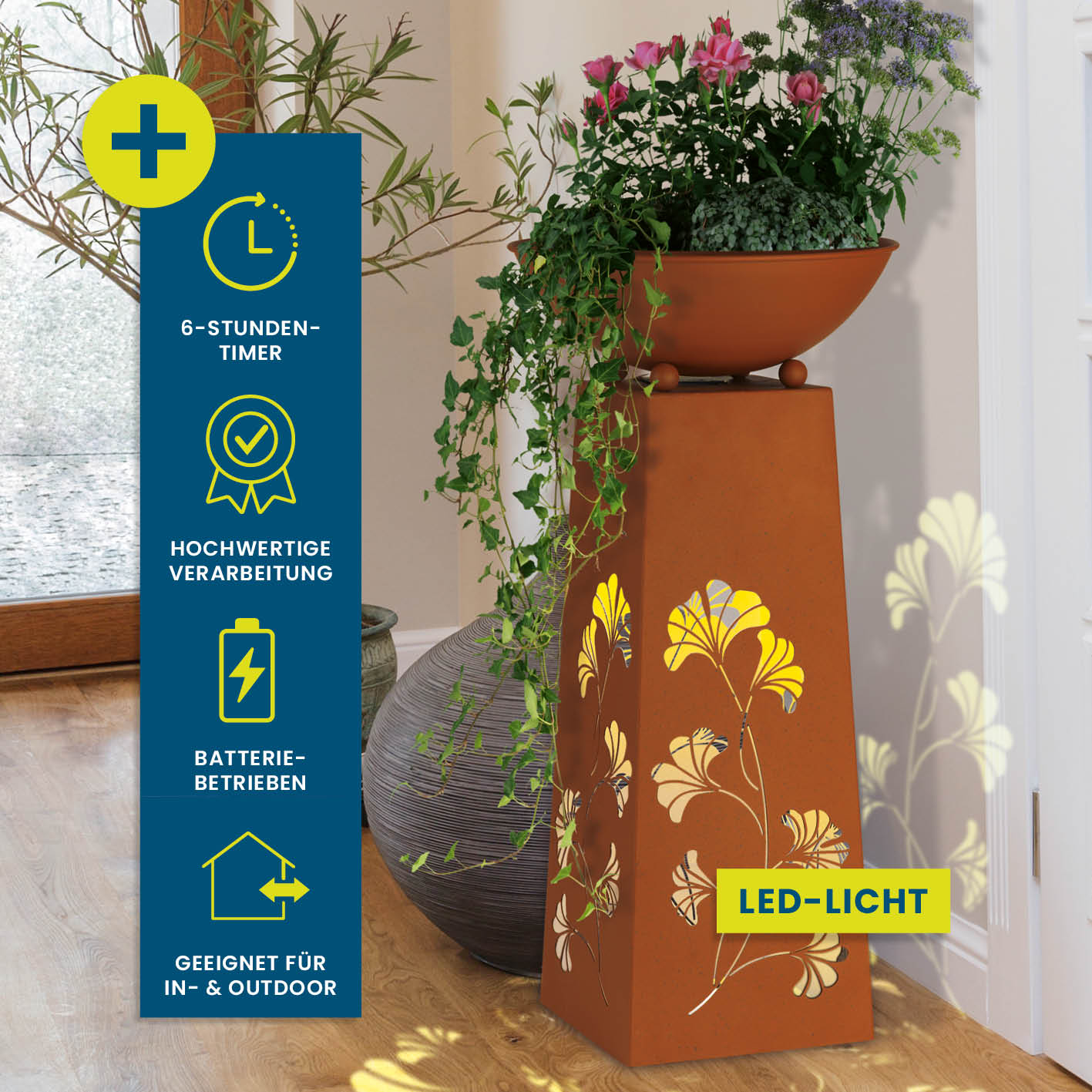 LED Pflanzsäule in Rost-Optik mit Gingkoblätter-Design, LED-Beleuchtung, Batteriebetrieb und abnehmbarer Pflanzschale für drinnen und draußen.