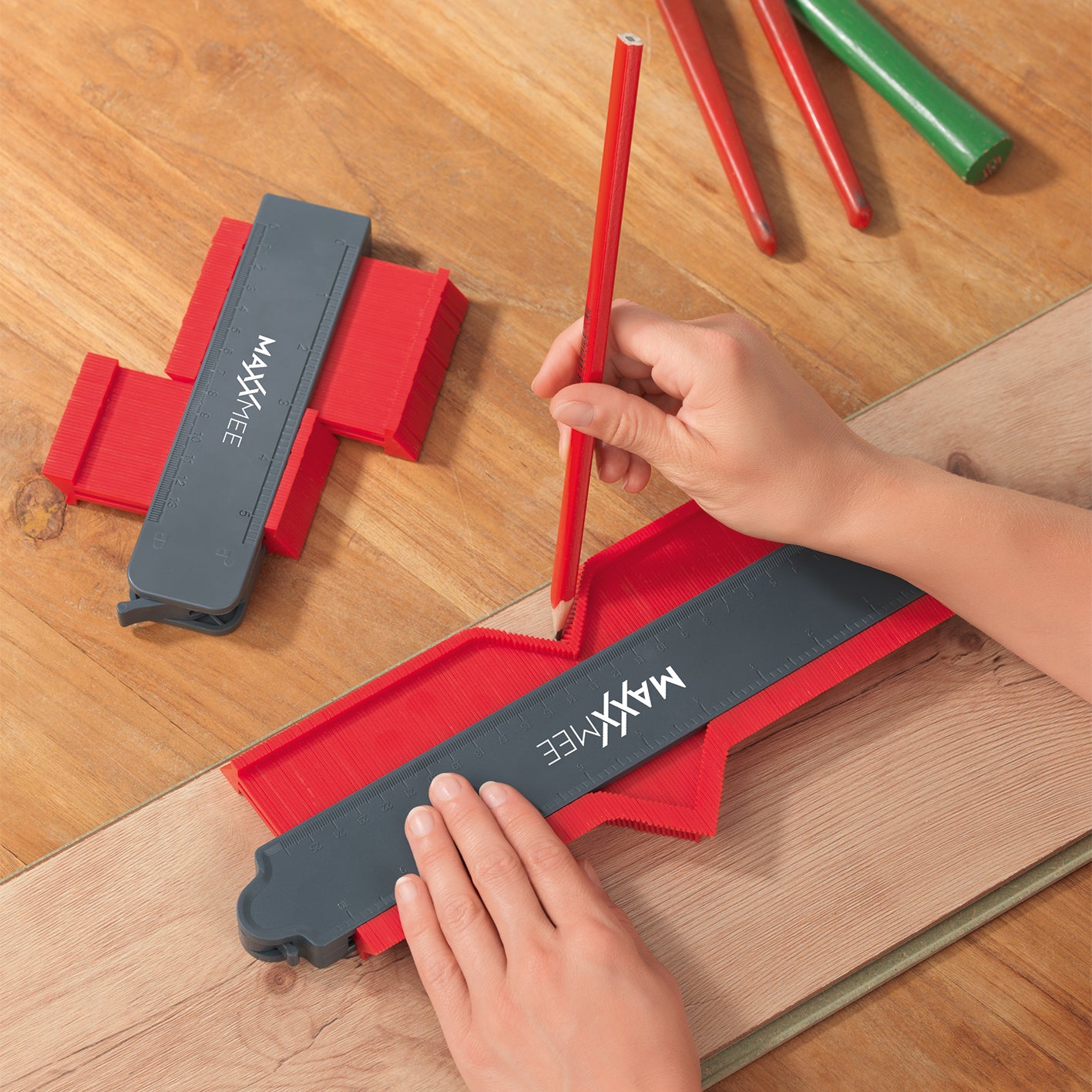 Konturenlehre - 2er-Set mit 2 Größen mit Sperrfunktion zum genauen Abzeichnen von Formen auf Holz und anderen Materialien.