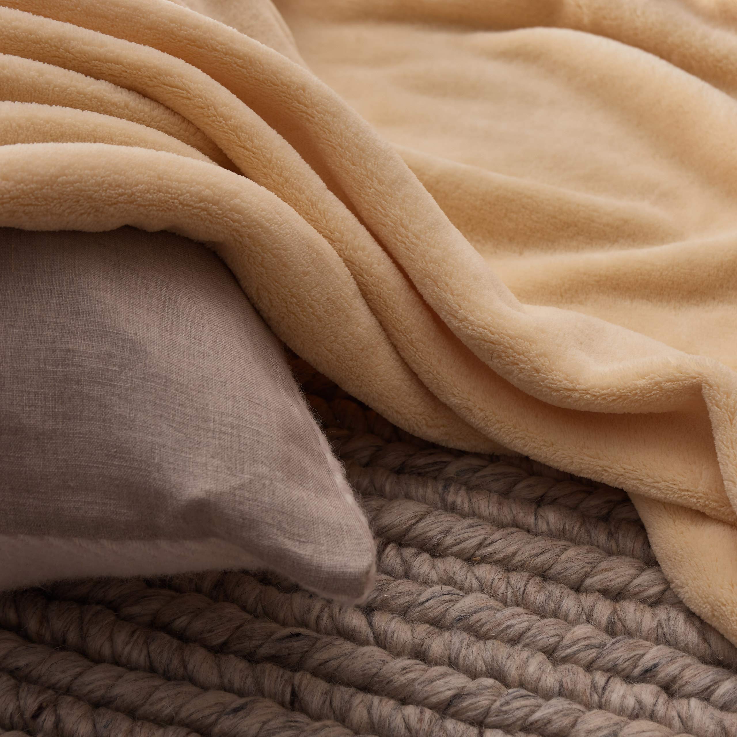 Kuscheldecke - 150x200 cm - Sofadecke & Tagesdecke - Beige