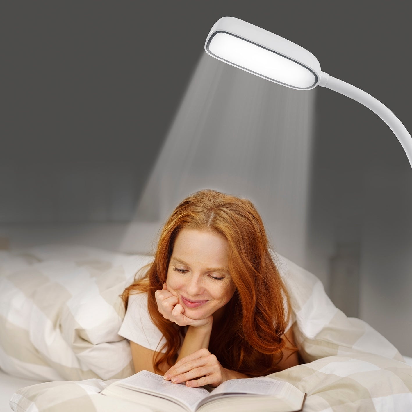 LED-Standleuchte Daylight - 360°-drehbarer Lampenkopf - weiß