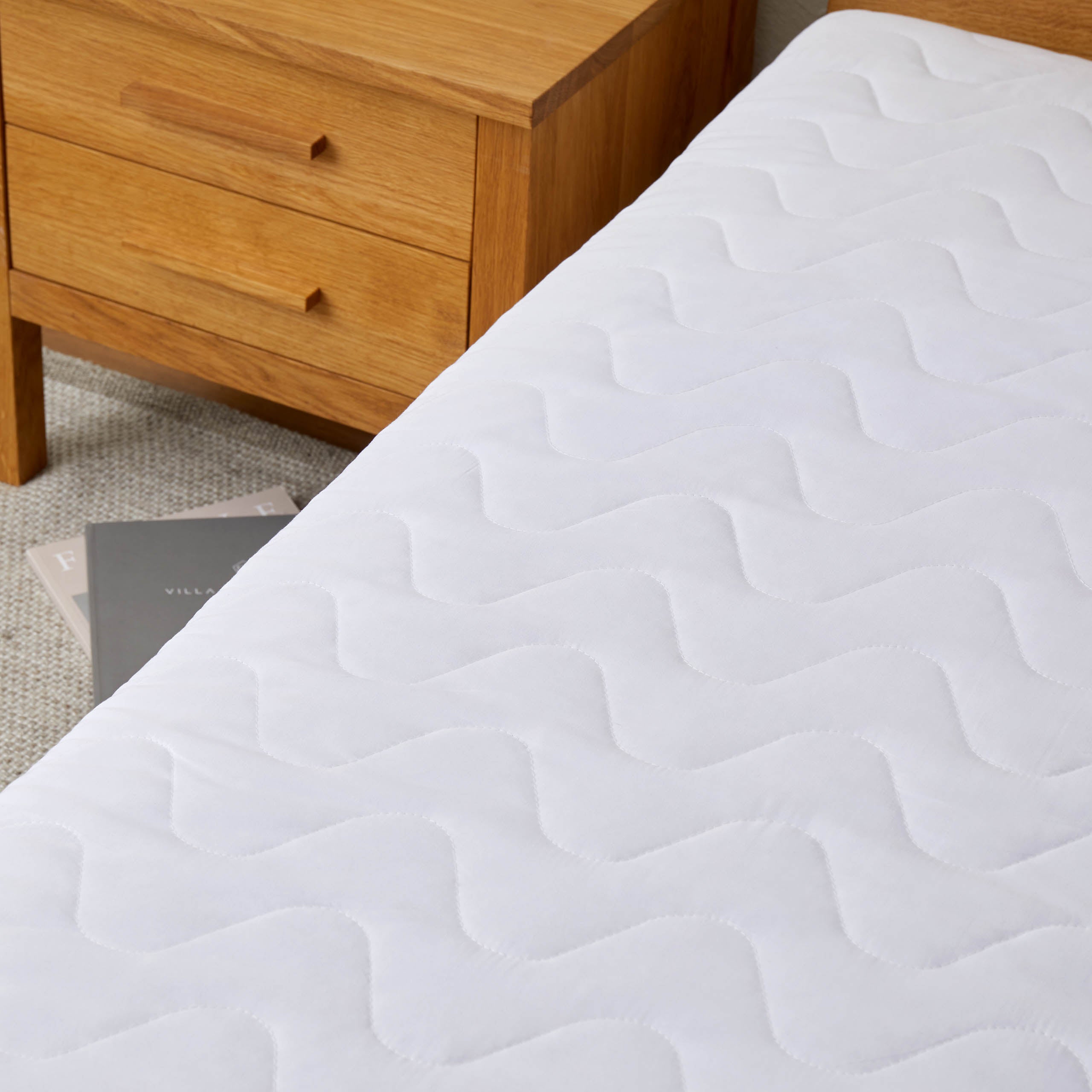 Matratzentopper Microfaser - 140 x 200 x 6,5 cm mit weichem, atmungsaktivem, temperaturausgleichendem Bezug und Memory Foam Komfort.