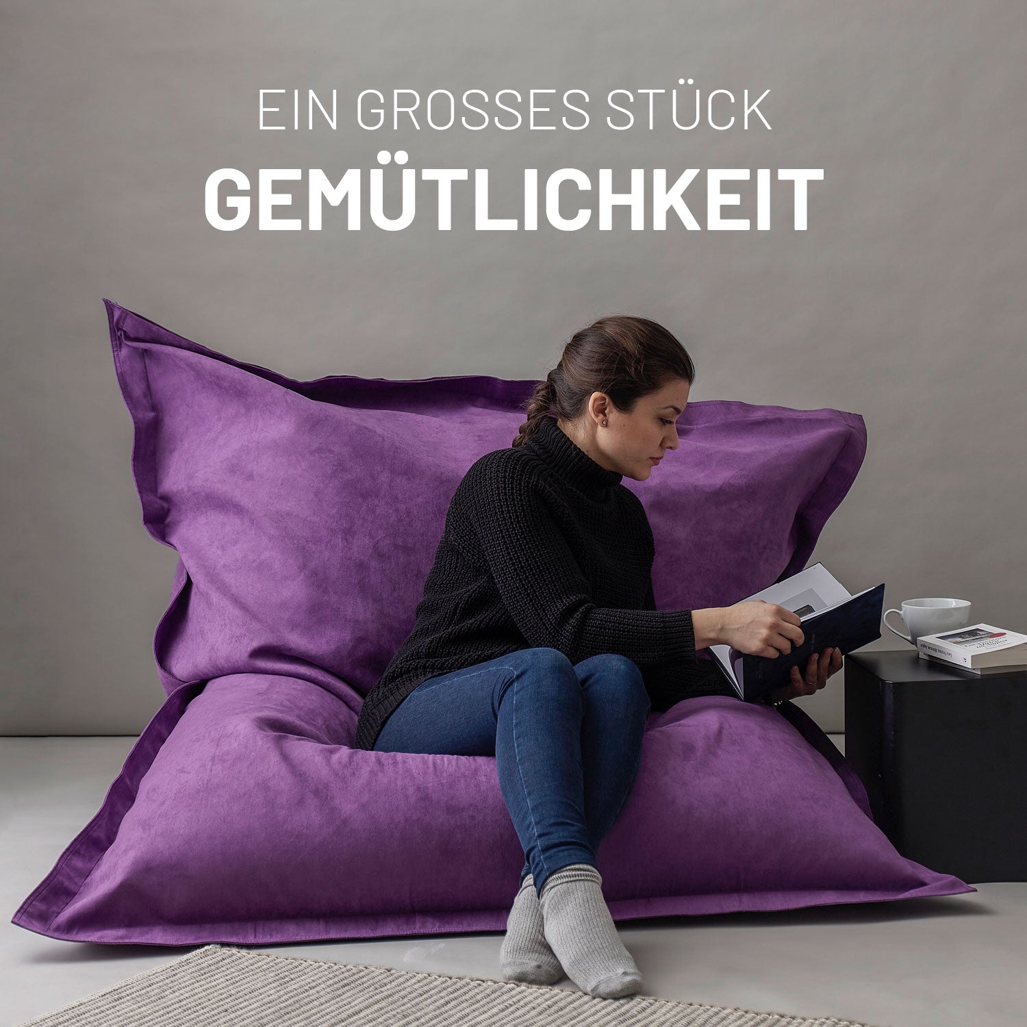 XXL Microvelours Sitzsack (380 L) in Lila mit komfortablem, wasserfestem Bezug, ideal zum Entspannen im Wohnzimmer oder Kinderzimmer.