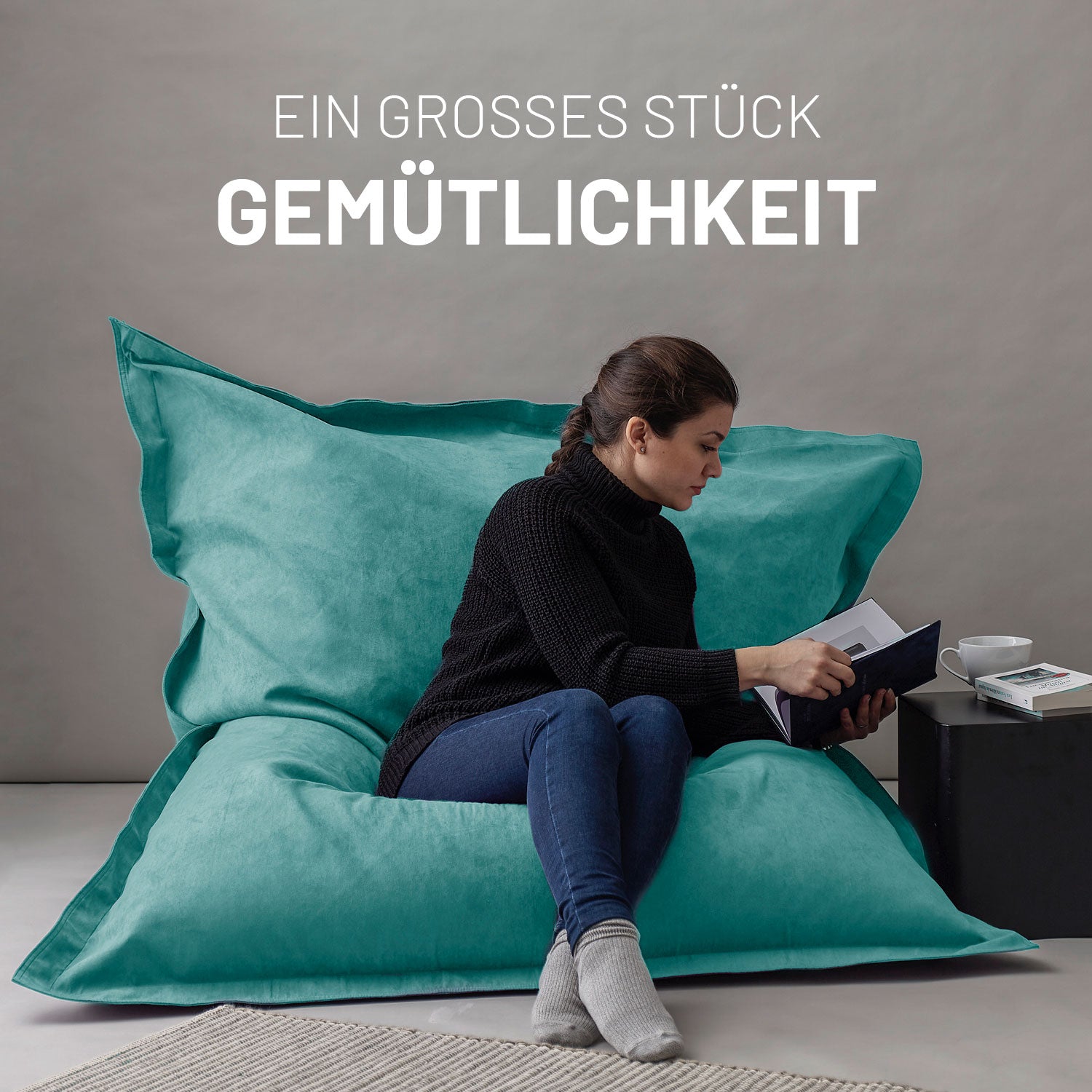 XXL Microvelours Sitzsack (380L) - Türkis – großer, bequemer Indoor Sitzsack als stilvolle Alternative zu Sofa und Sessel.