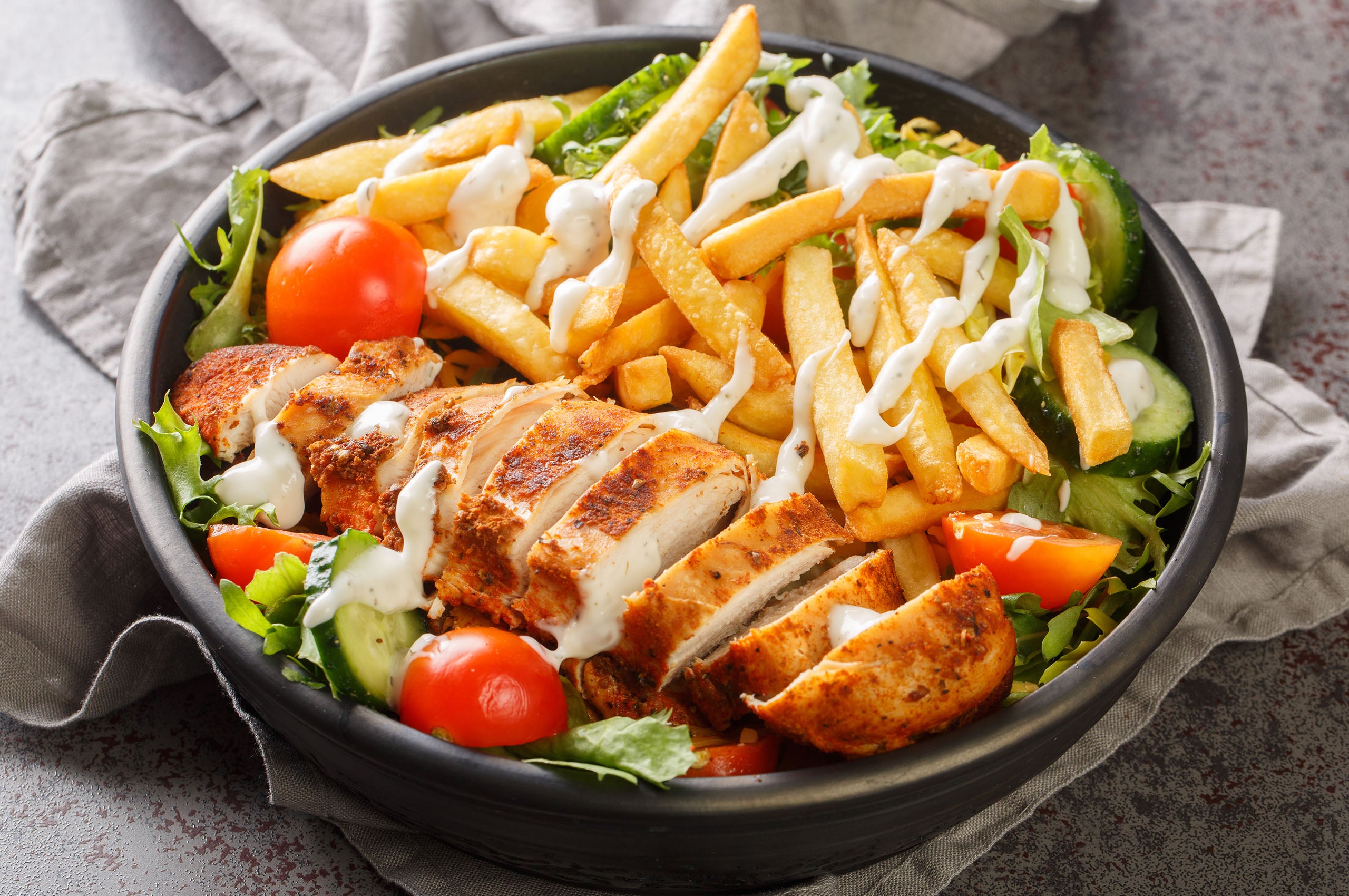Backhähnchen Bowl mit Salat