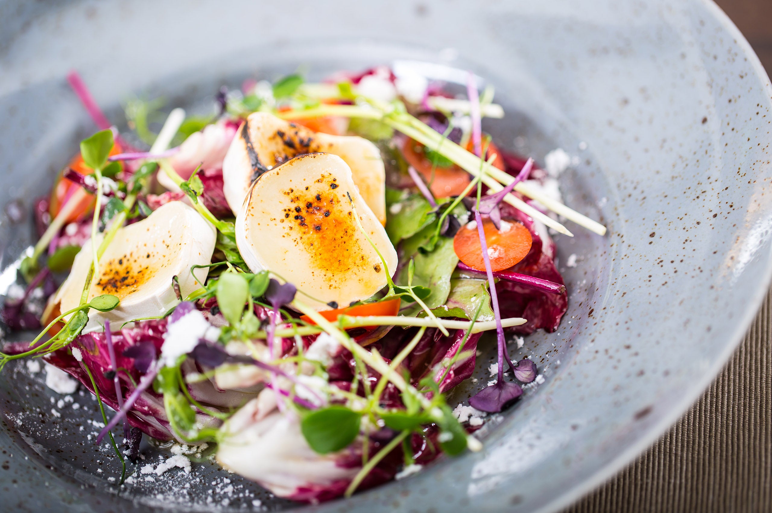 Salat mit gebackenem Ziegenkäse