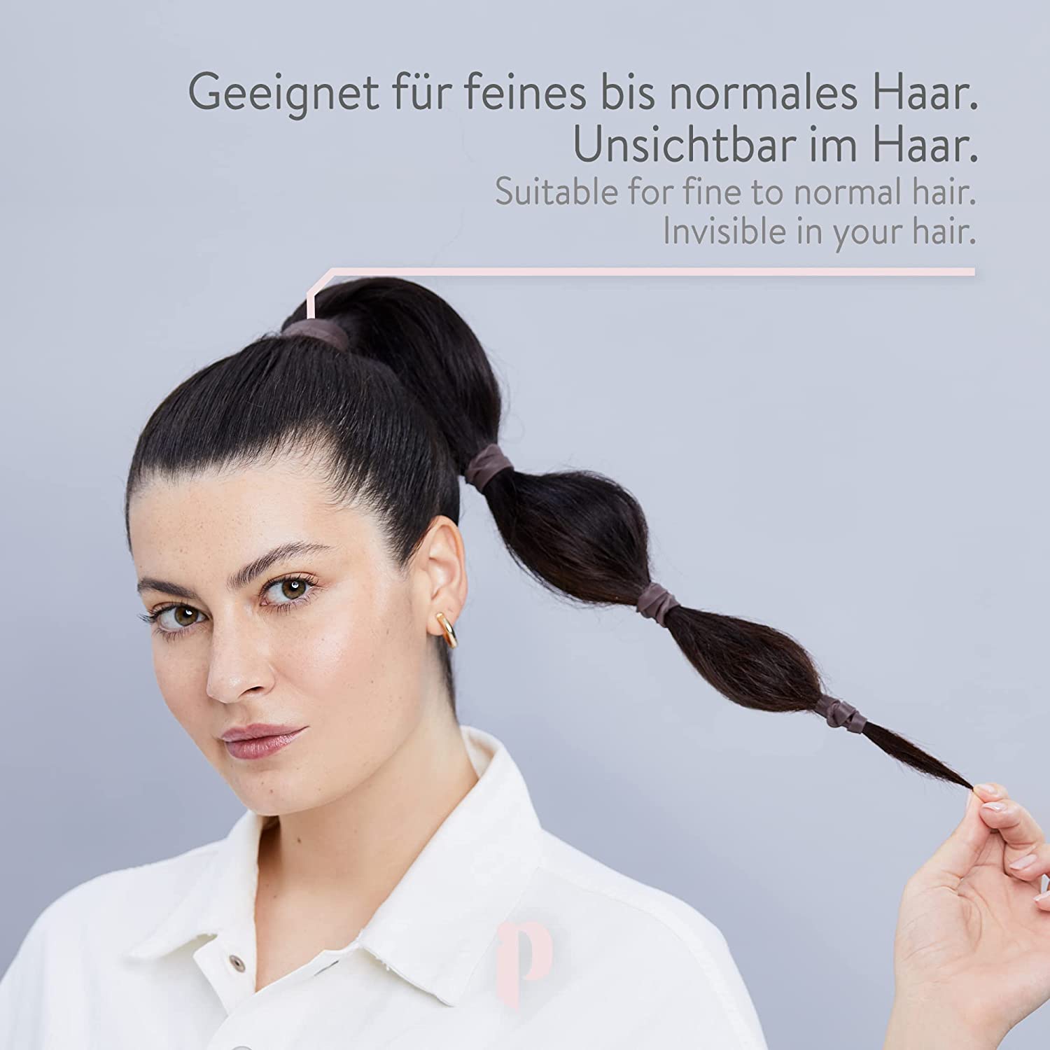 Frau mit Pony, der sich unsichtbar im feinen bis normalen Haar einfügt, stilvoll und praktisch zugleich.