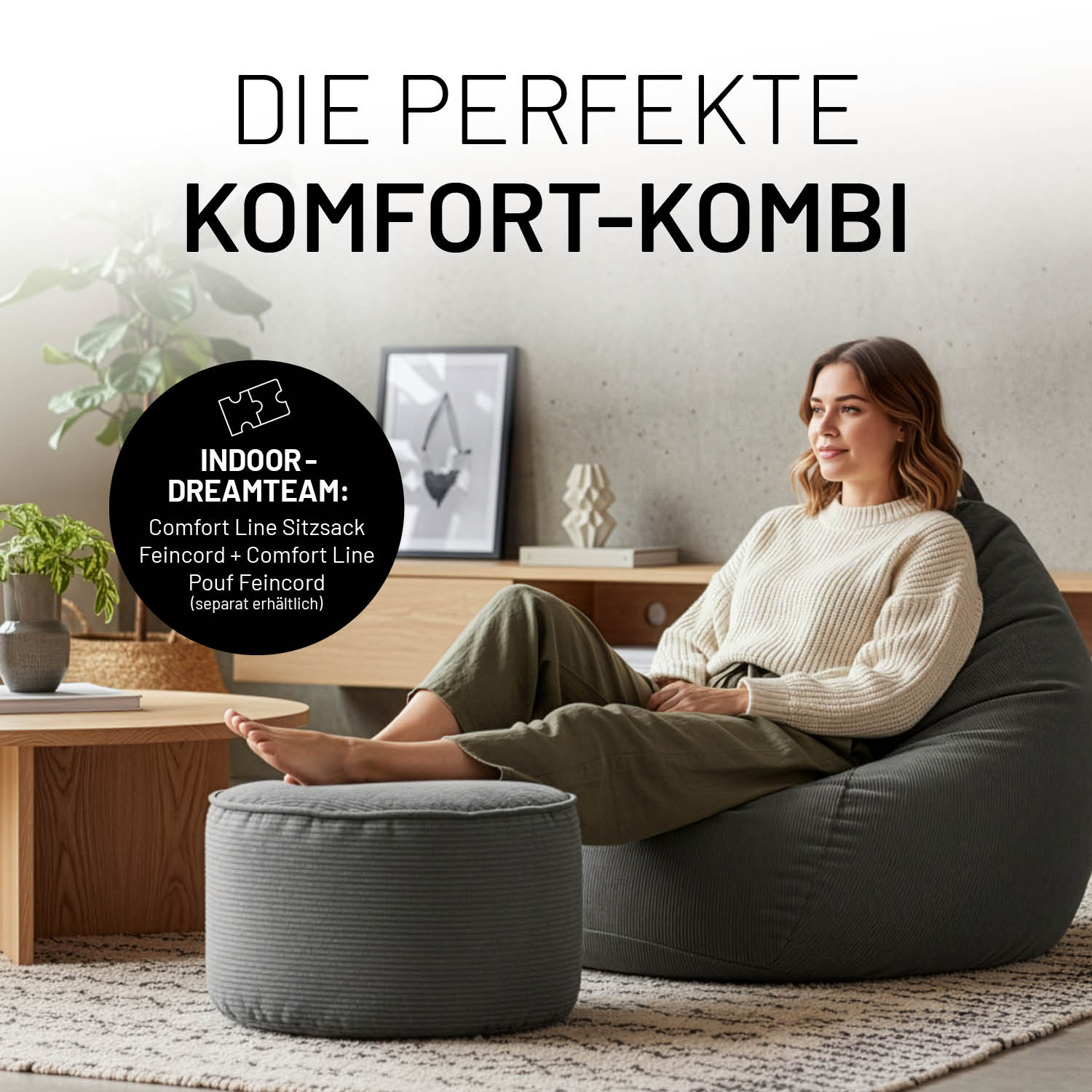 Comfort Line Sitzsack Feincord M - 120 L - Grau mit entspannt sitzender Frau in modernem Wohnzimmer.