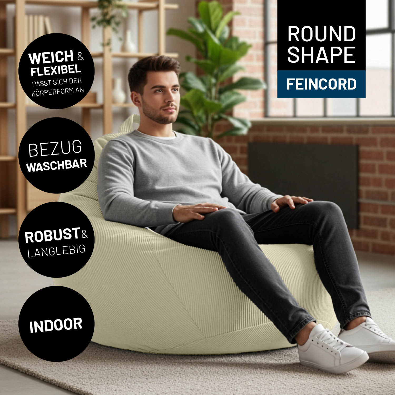 Mann sitzt entspannt auf dem Comfort Line Sitzsack Feincord XXL - 315 L - Beige mit weichem, robustem und waschbarem Bezug.