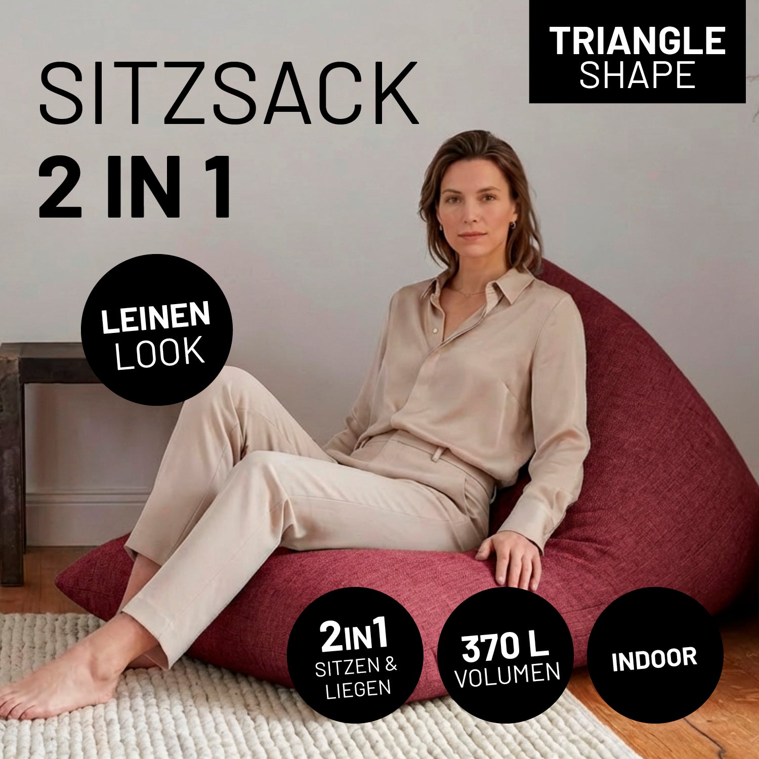 Frau sitzt auf Sitzsack Interior Line (370 L) - indoor - Rot mit dreieckiger Form und hochwertiger Leinenoptik fürs Sitzen und Liegen