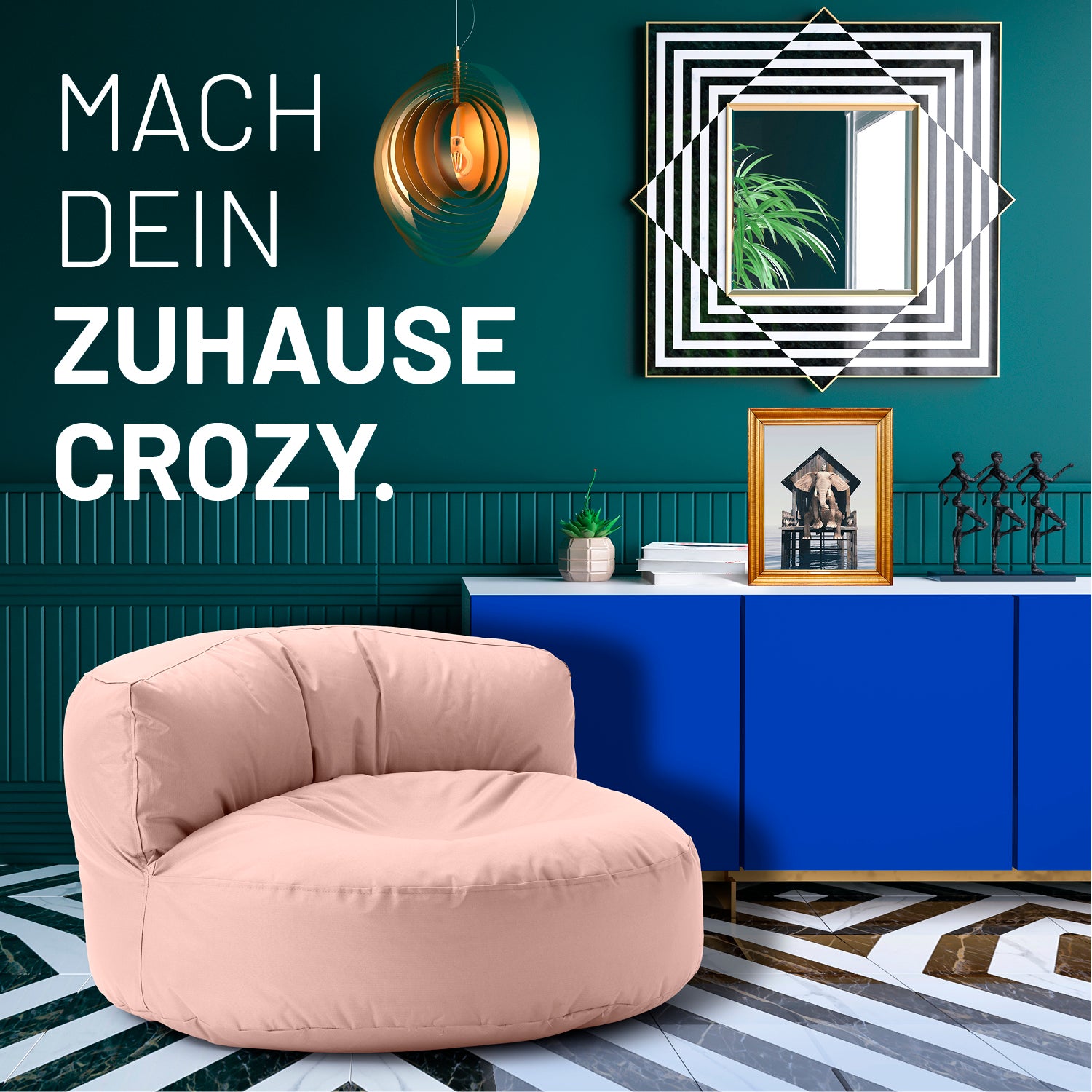 Sitzsack Lounge (320 L) - indoor & outdoor - Pastell Pink in modernem Wohnzimmer vor blauem Sideboard und Wanddekoration.