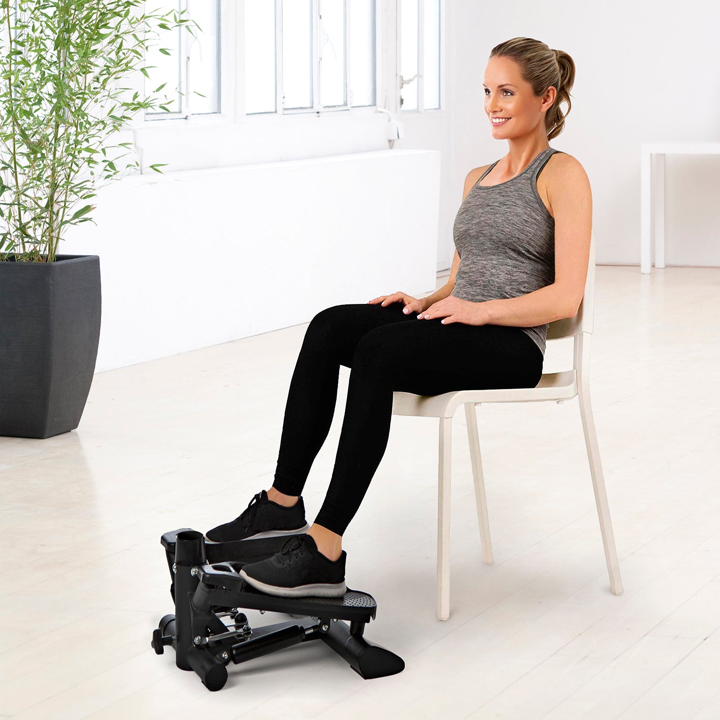 Fitnesstrainer Swing Stepper mit 2 Expanderbändern