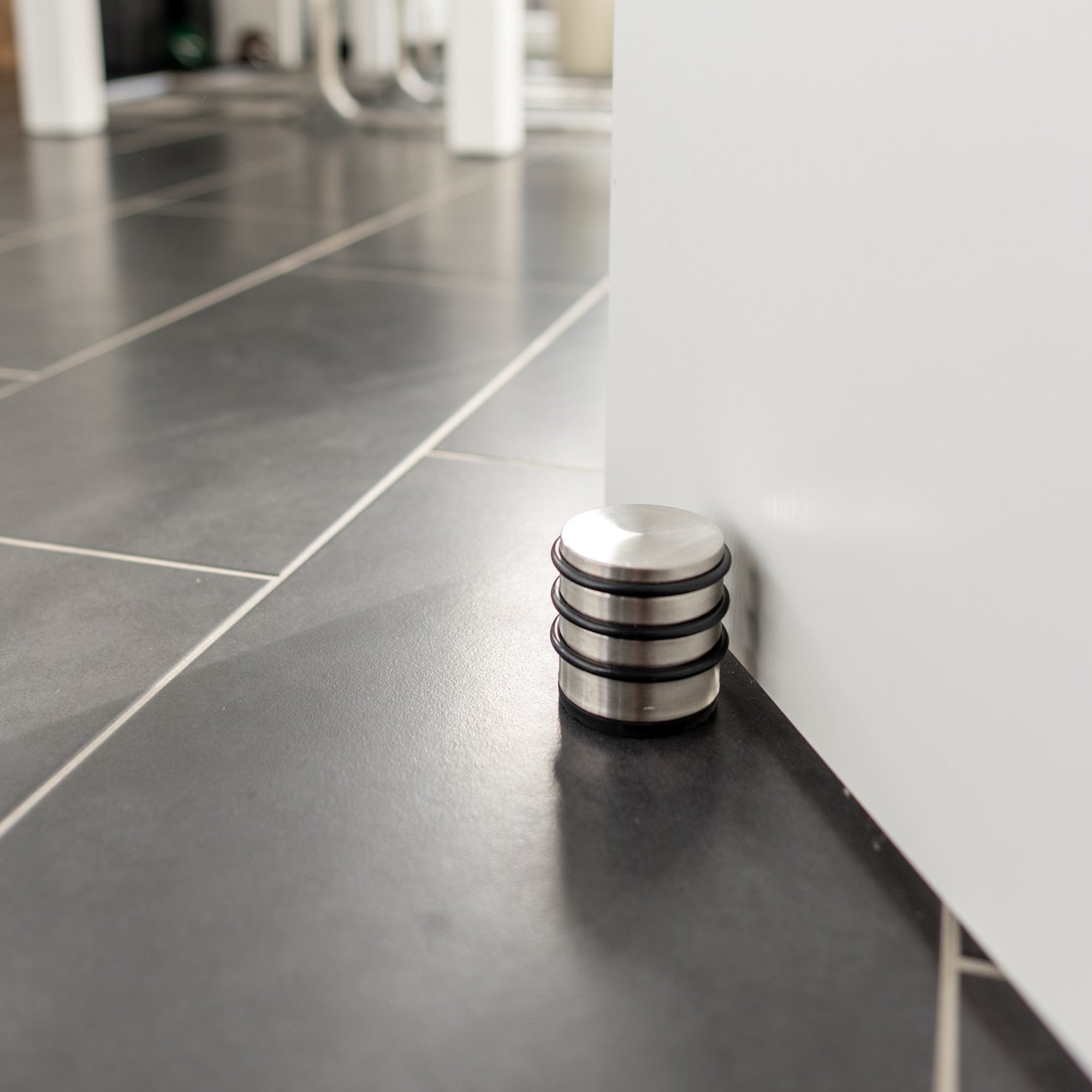 Edelstahl Türstopper Chrom-Design hoch 8 Stück mit drei Gummiringen und rutschfester Gummifläche für jeden Boden.