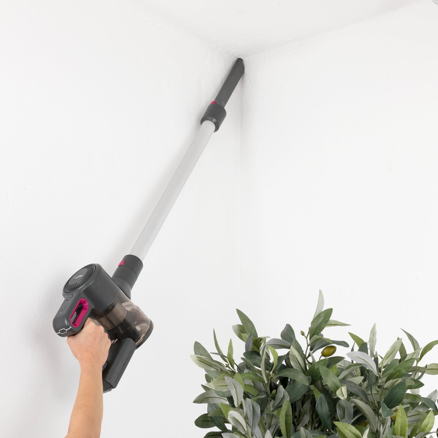 Akku-Zyklon-Staubsauger - Verlängerungsrohr auf bis ca. 80 cm - anthrazit/pink