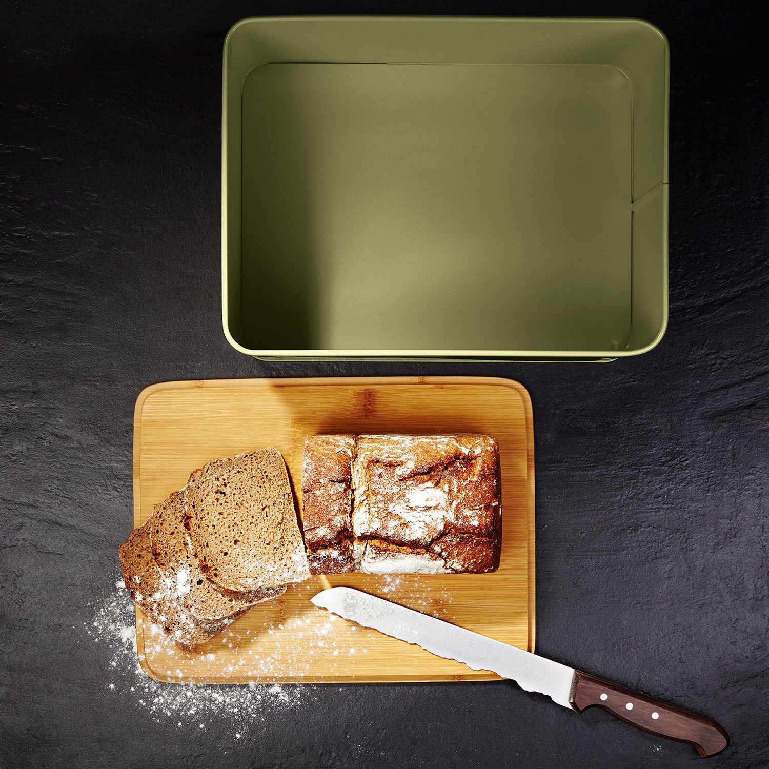 Cuisine Brotkasten aus Metall mit Bambus Deckel - Rechteckig 30,5 x 23,5 x 14 cm - Olivegrün