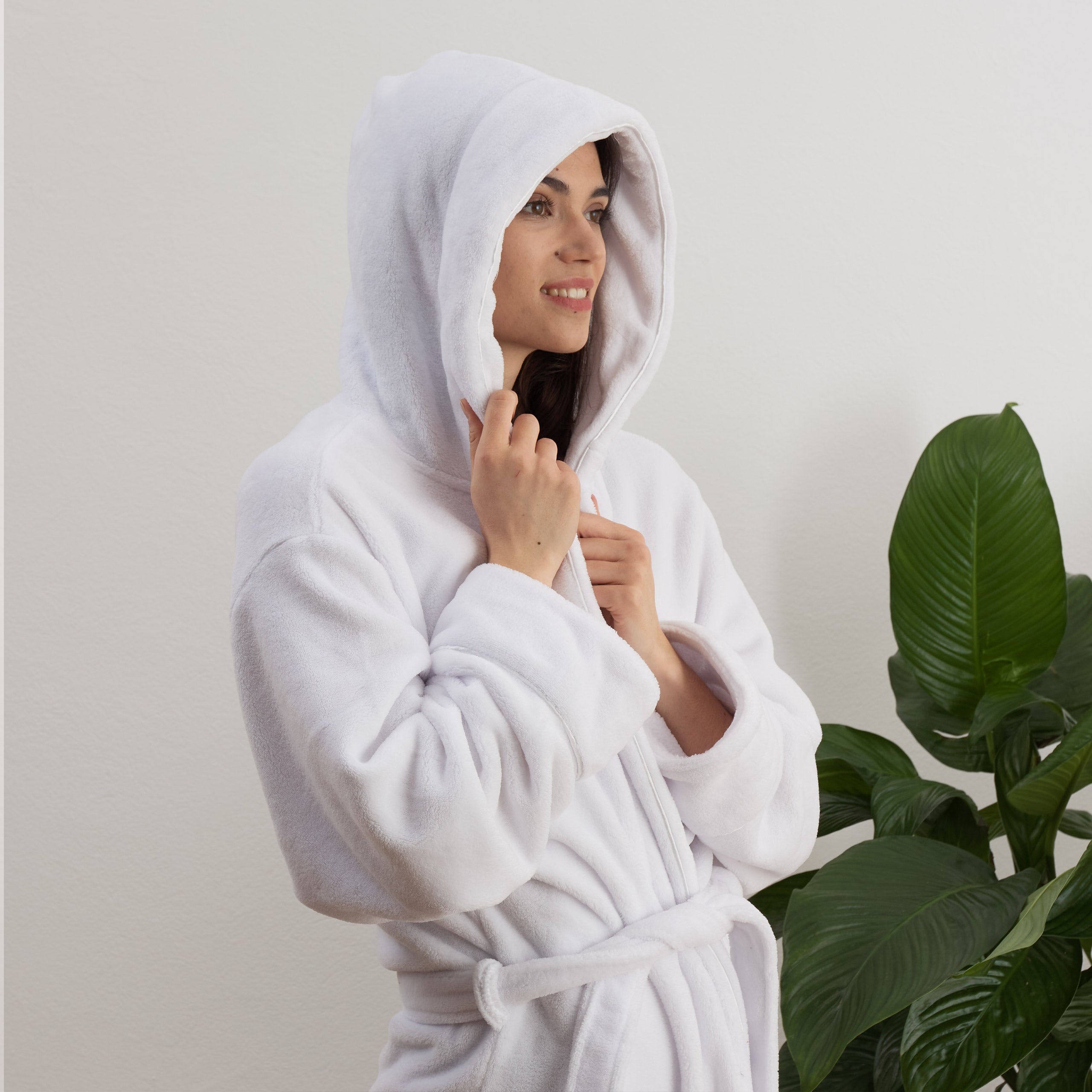 Luxury Mikrofaser Bademantel mit Kapuze für Damen und Herren - Weiß - Größe S, kuschelig und schnelltrocknend aus Mikrofaser